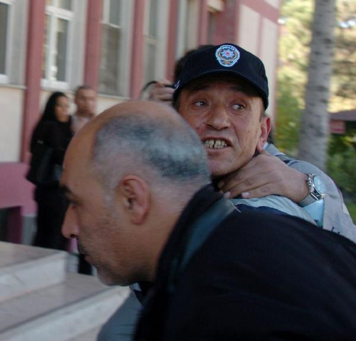 Bunalıma Girince Alacaklılarını Öldürmek İstedi