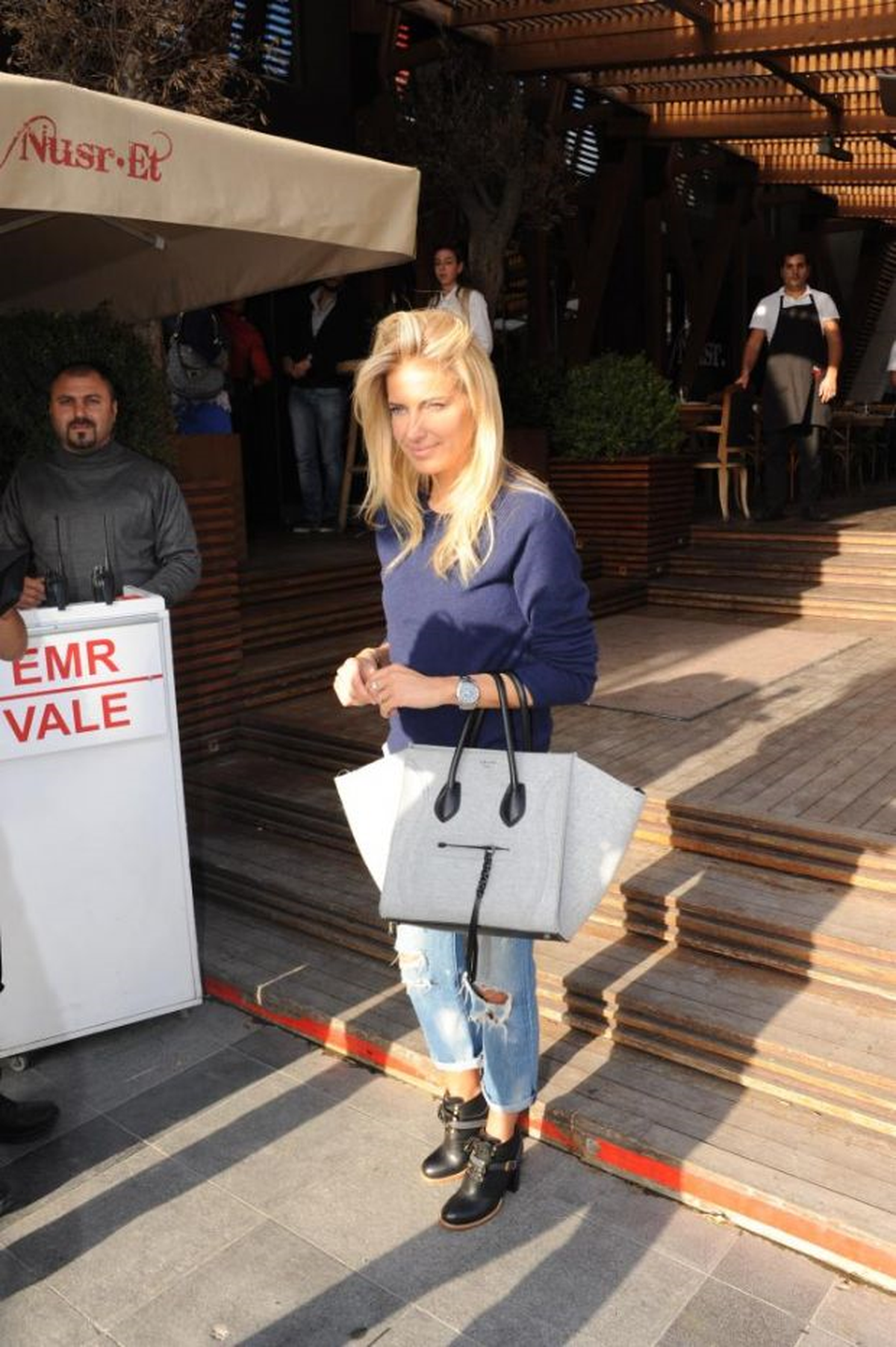Burcu Esmersoy ile Sami Kiresepi Nişanlandı