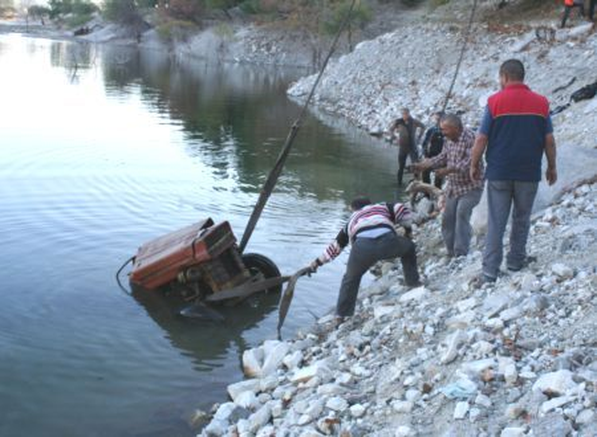 Çalınan Traktör Barajda Bulundu