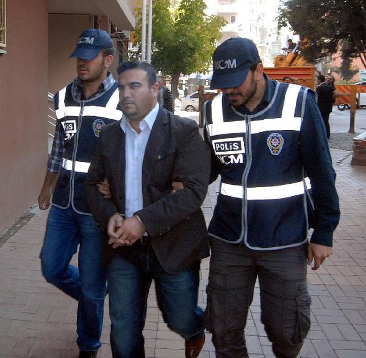 Cezaevi Firarisi, Sahte Kimlikle Banka Dolandırdı