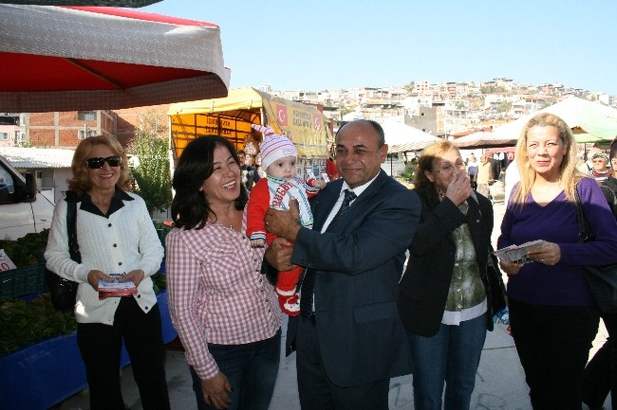 Çiğli\'de CHP\'li Hasan Arslan\'ın En Büyük Destekçisi Eşi