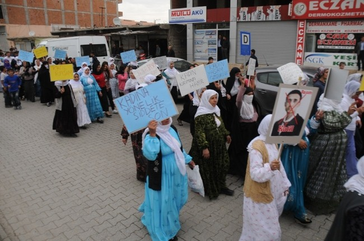 Cizre\'de Kadın Katliamı ve Şiddet Protesto Edildi
