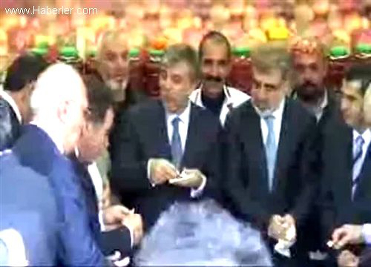 Cumhurbaşkanı Gül, AGÜ Öğrencilerine Başarılar Diledi