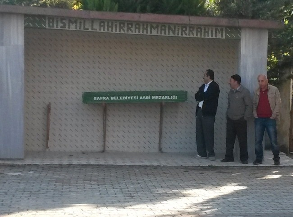 Dershane Önünde Kendini Bıçaklayan Öğrenci Defnedildi