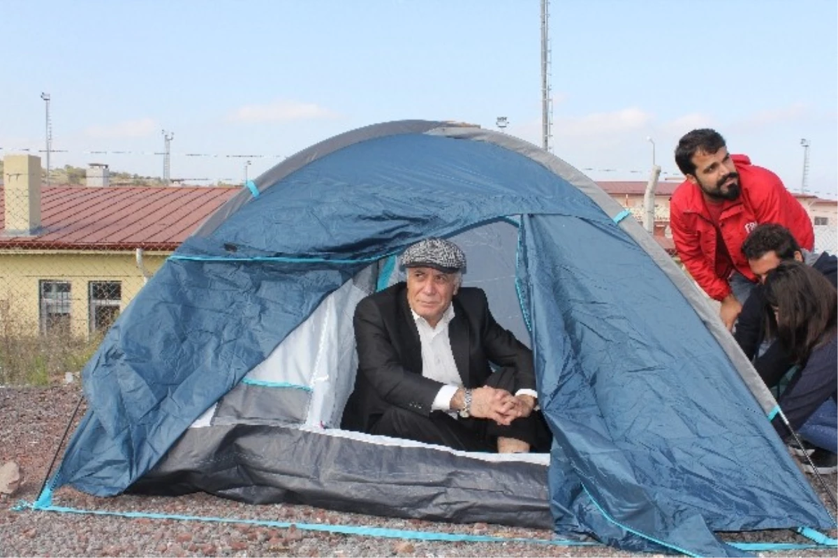 Eski Vekil Alınak\'tan Cezaevi Önünde Çadırlı Eylem