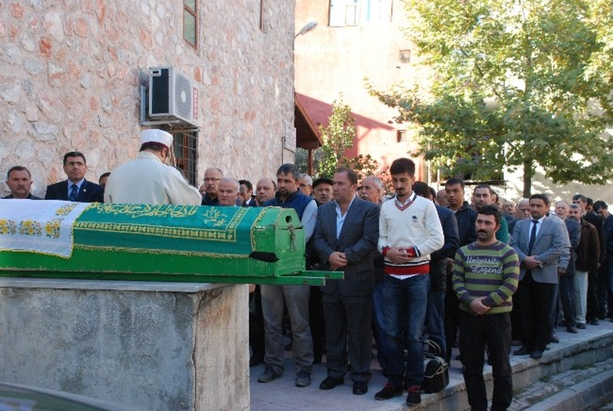 Gazeteci Taner Yeşilsu, Annesini Toprağa Verdi