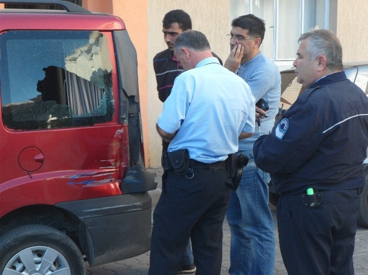 Gazetecinin Aracına Çarpıp Kaçtı
