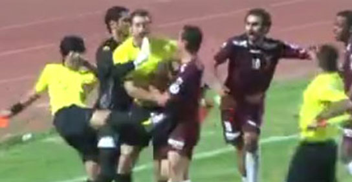 Hakem Önce Dövdü Sonra Kırmızı Kart Gösterdi