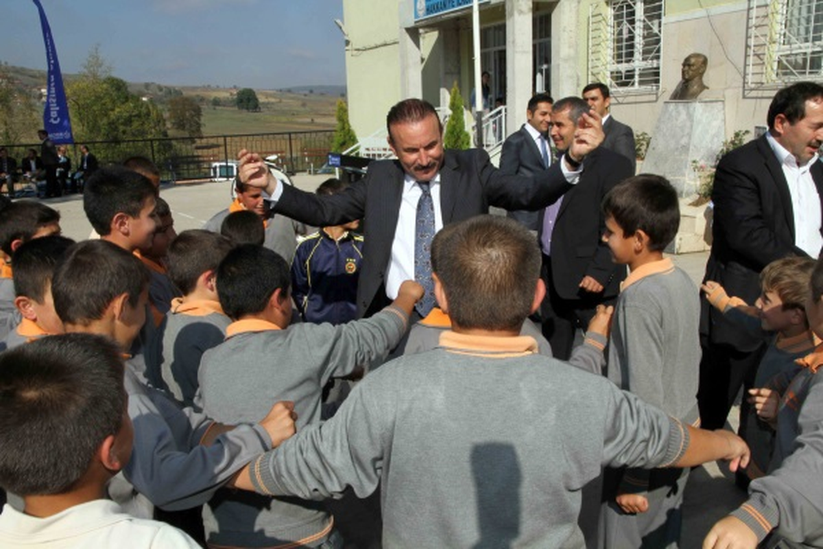 Hakkaniye Köyü'nde Öğrencilere Tablet Hediye Edildi