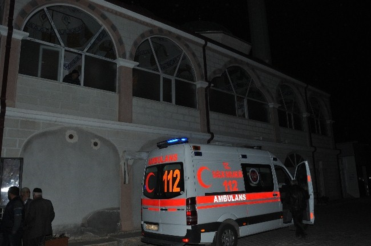 İmam Namaz Öncesi Camide Bayıldı