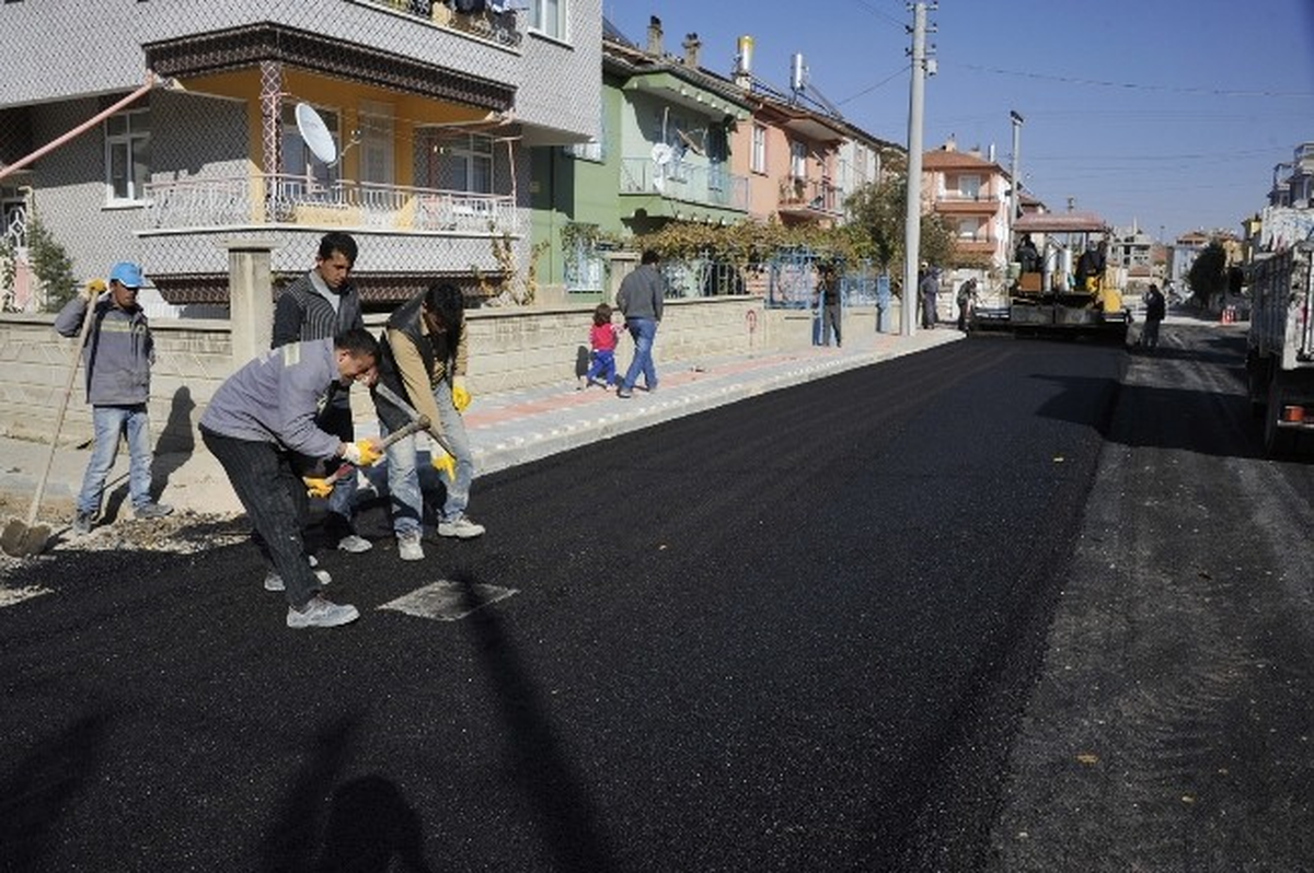 Karaman Belediyesi Asfaltlama Çalışmalarını Sürdürüyor