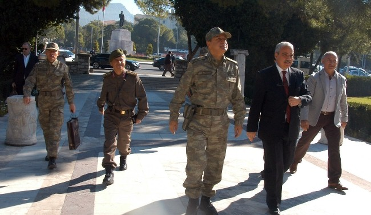Korgeneral Alataş Vali Güvençer\'i Ziyaret Etti