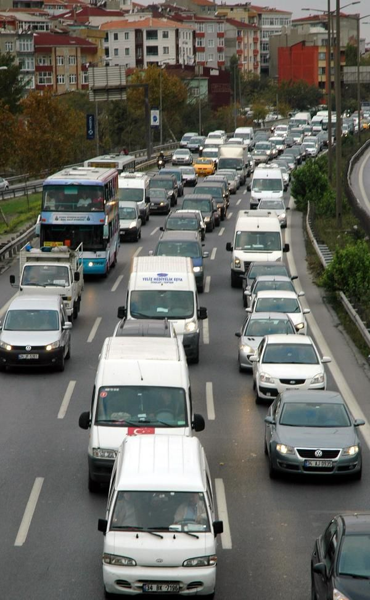 Maddi Hasarlı Kaza Sabah Trafiği Felç Etti