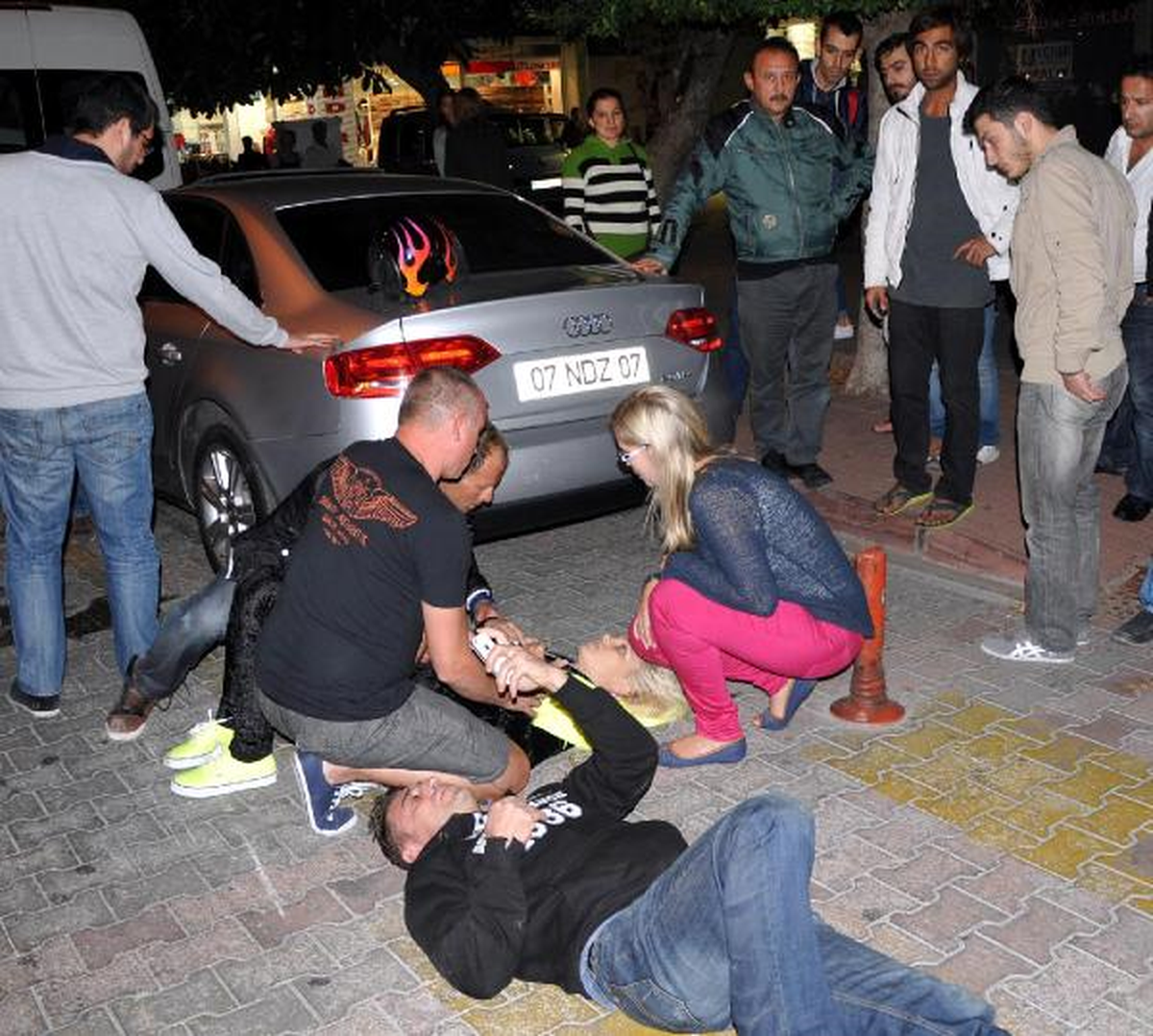 Alanya\'da Motosiklet Kazası: 3 Yaralı