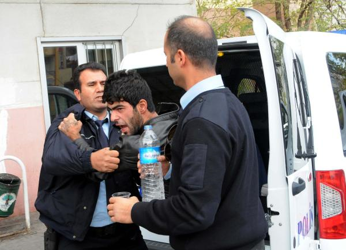 Polisi Taşlayan 4 Kişi Gözaltında