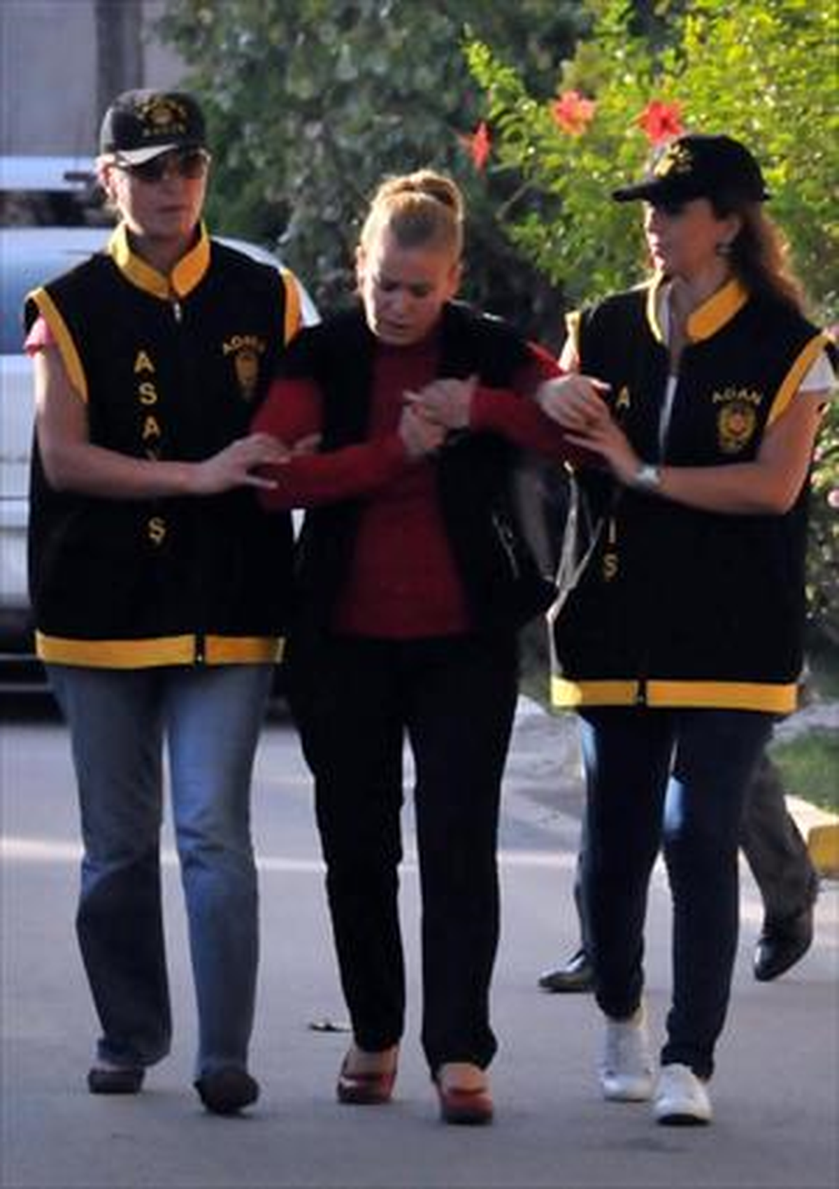 Sahte Hakim 4 Kişiyi Dolandırdı, \'Kocam Görmesin\' Dedi