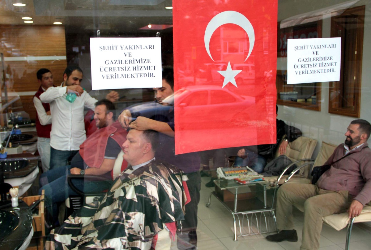 Şehit ve Gazi Ailelerine Ücretsiz Tıraş