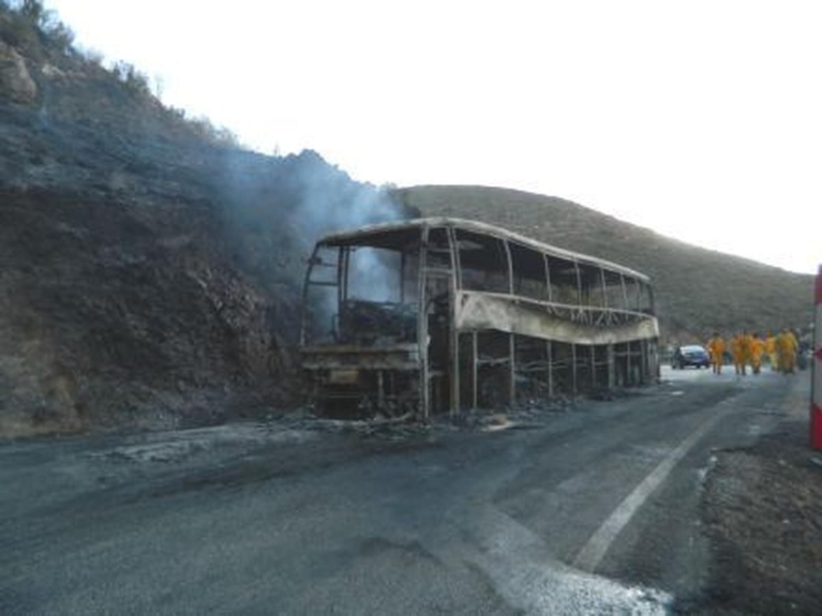 Seyir Halindeki Yolcu Otobüsü Alev Aldı