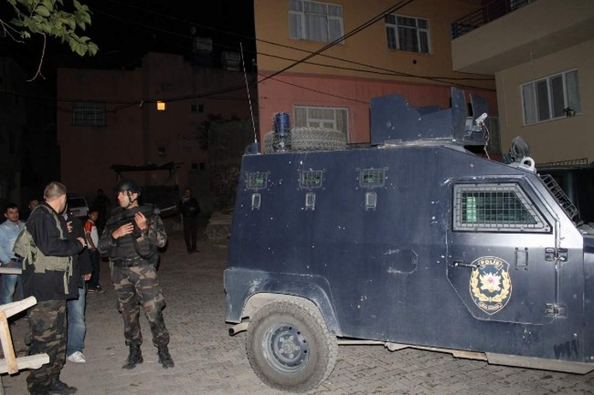 Siirt\'te Evden Açılan Etrafa Ateş Paniğe Neden Oldu