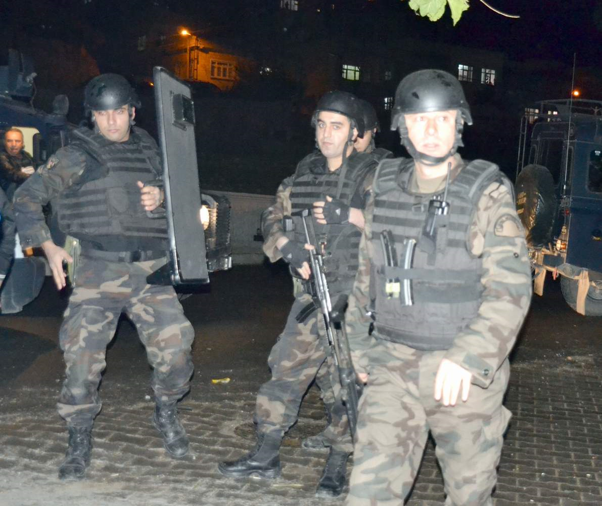 Siirt\'te Madde Bağımlı Şahıs Av Tüfeği İle Ateş Açtı
