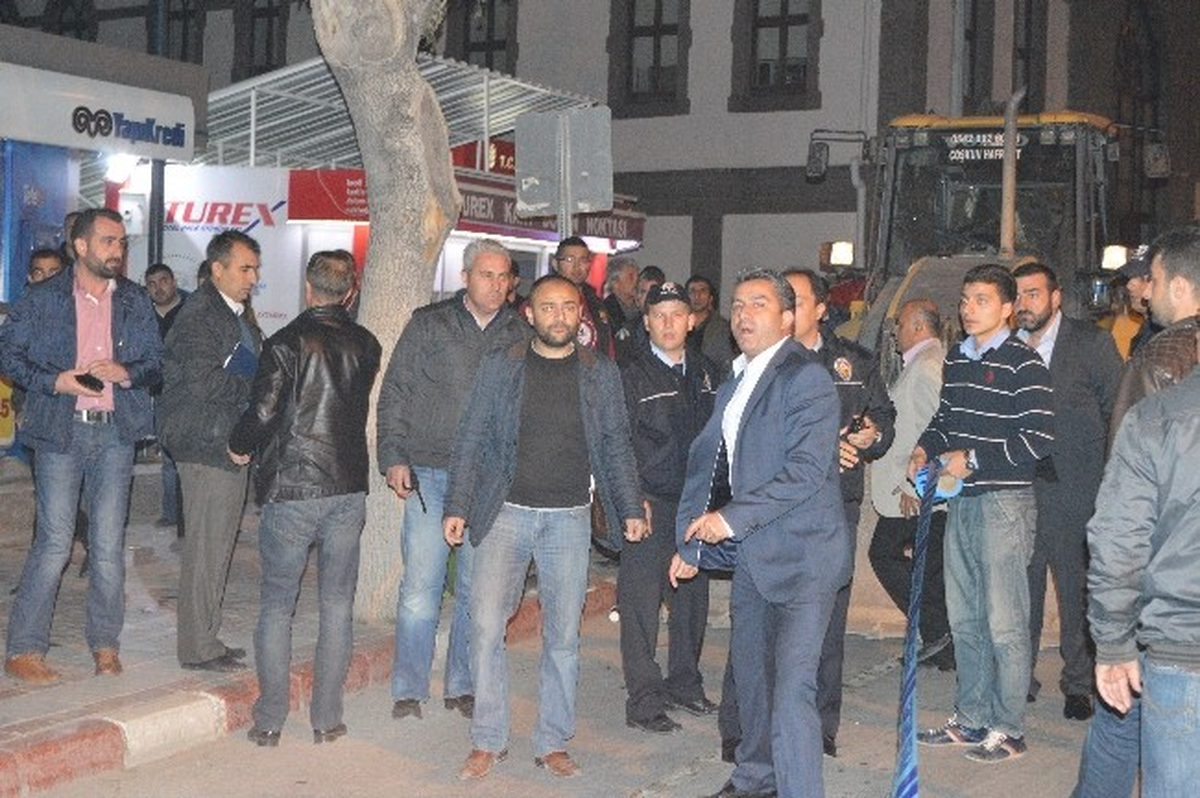 Afyonkarahisar\'da Silahlı Kavga: 3 Yaralı