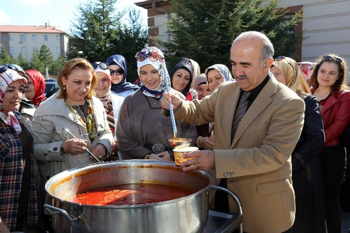 Talas\'lı Kadınlardan Vatandaşa Arabaşı Çorbası İkramı