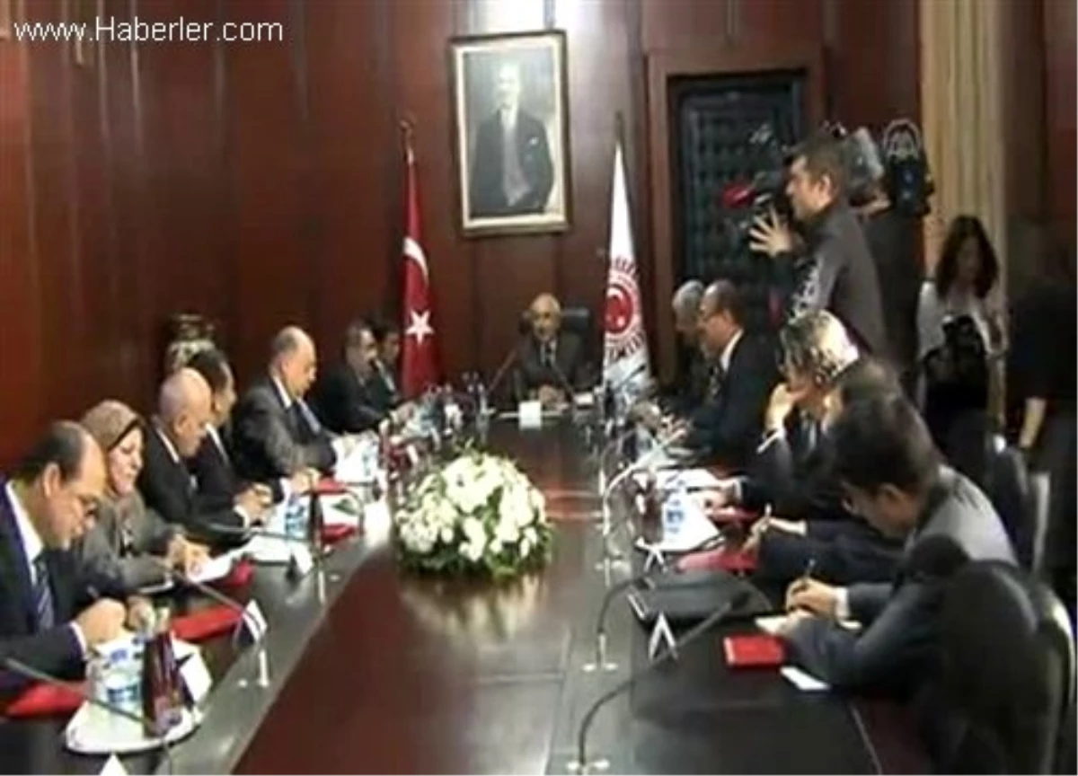 TBMM Başkanı Çiçek, Irak Dışişleri Bakanı Zebari\'yi kabul etti