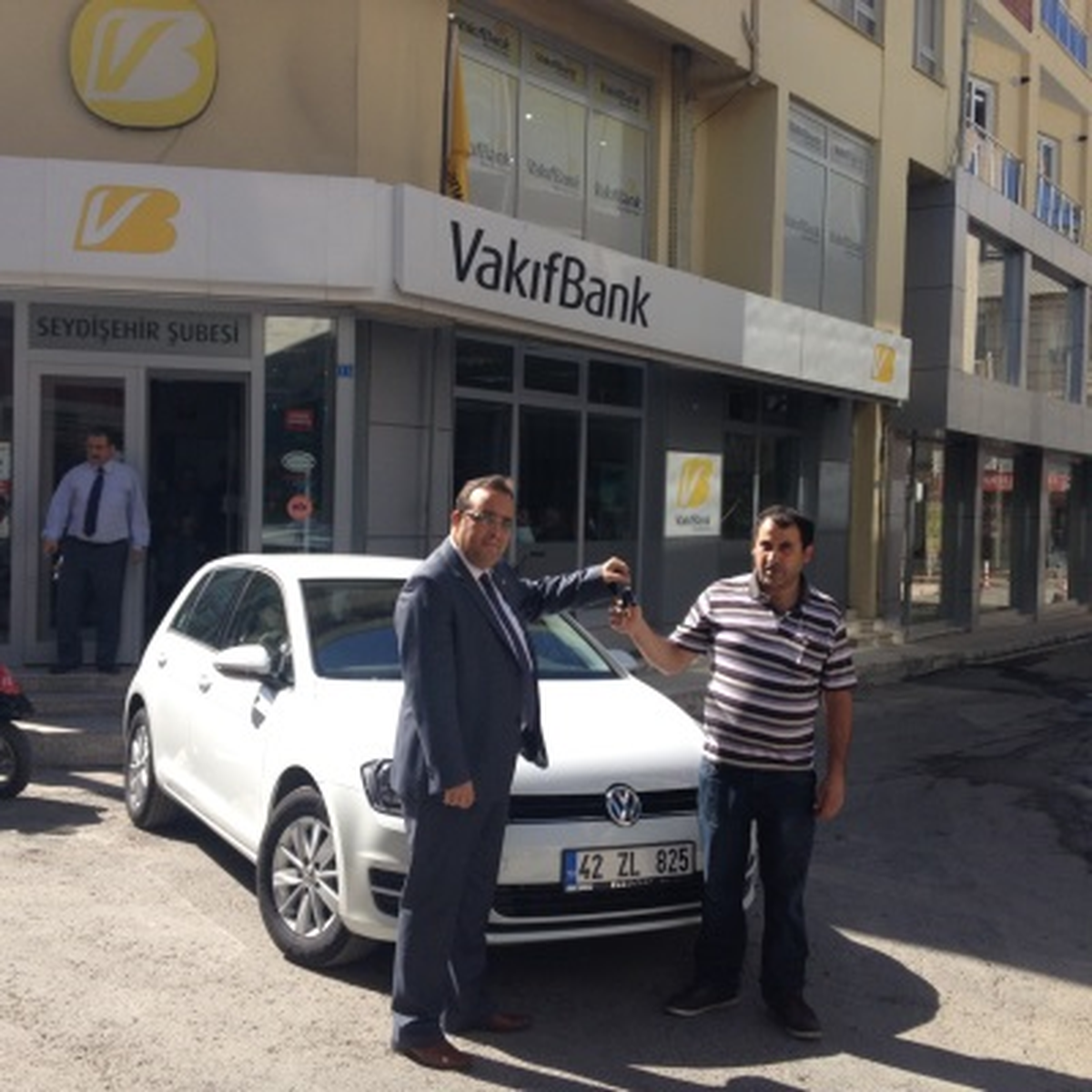 Seydişehir\'de Vakıfbanktan Otomobil Kazandı