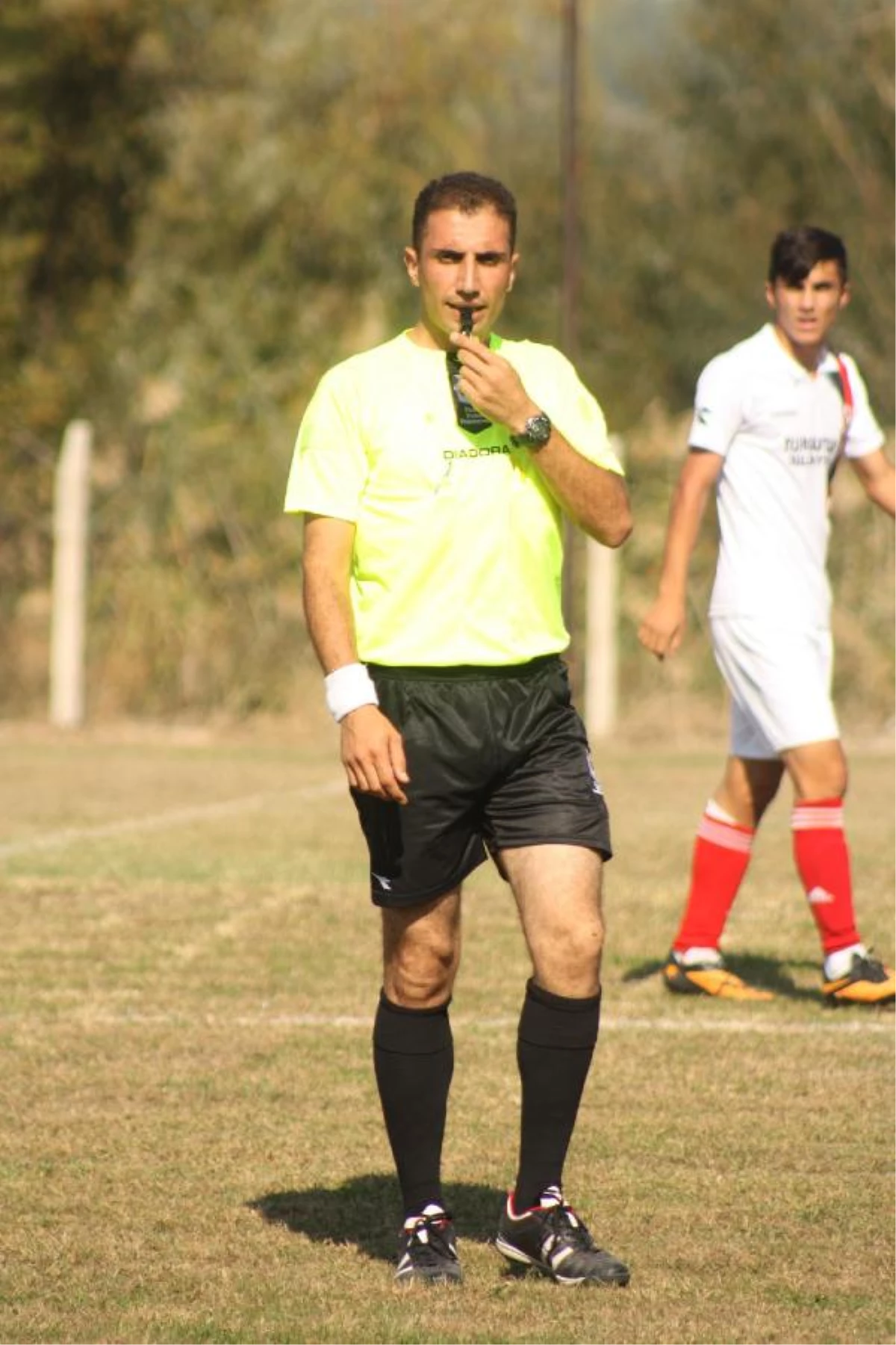 Hakan Kaya Yollarda Trafiği, Sahada Futbolcuları Yönetiyor