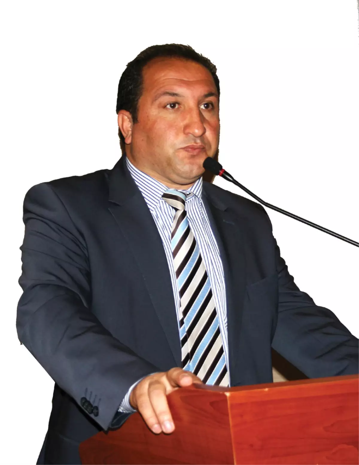 Adaylığını 35 projeyle açıkladı