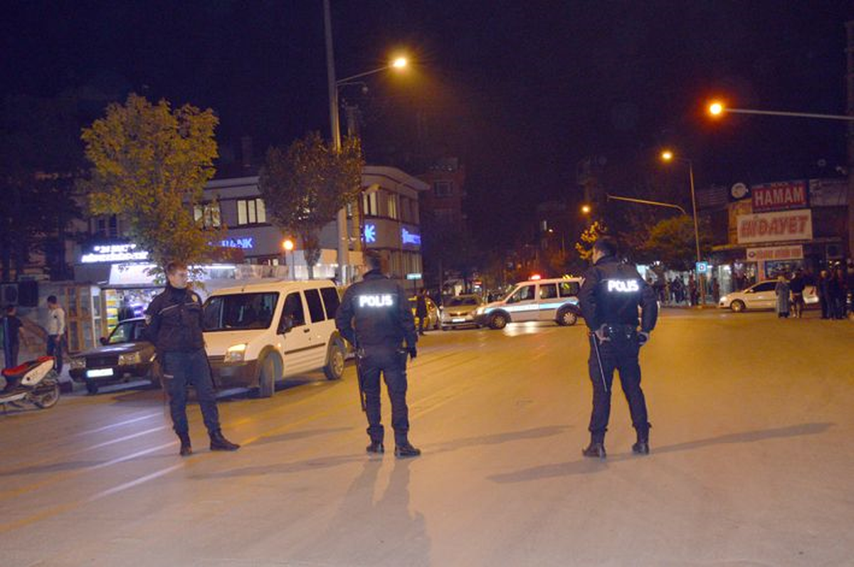 Afyonkarahisar\'da Silahlı Kavga: 3 Yaralı