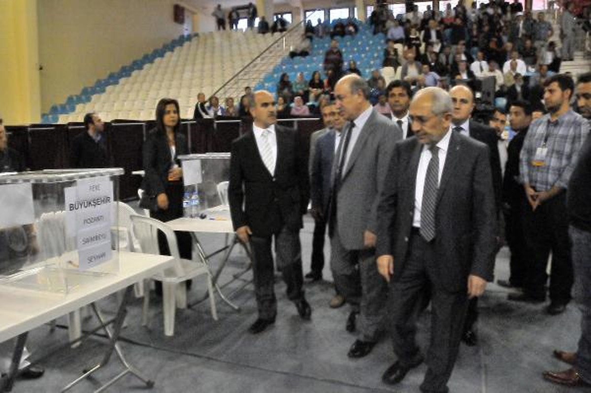 AK Parti Adana\'da Temayül Yoklaması Yaptı
