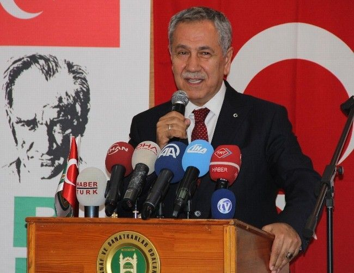 Arınç, Türkülerle Manisa Konserine Katıldı