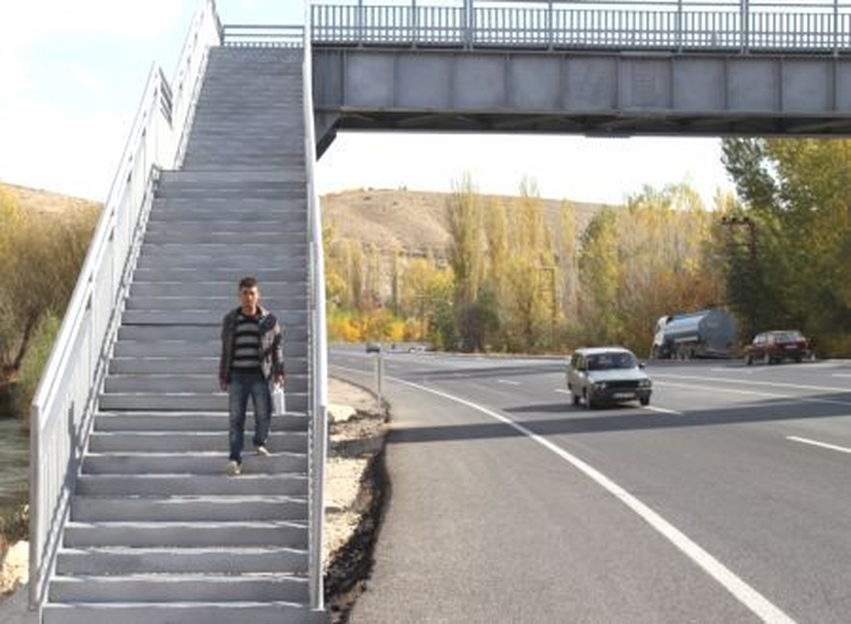 Darende\'de Üst Geçit Sevinci
