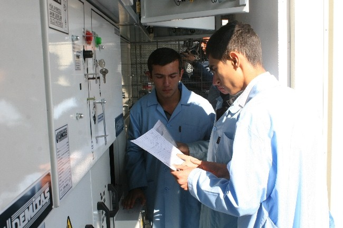 Düzce Eml\'nin 44 Yıllık Trafosu Yenilendi