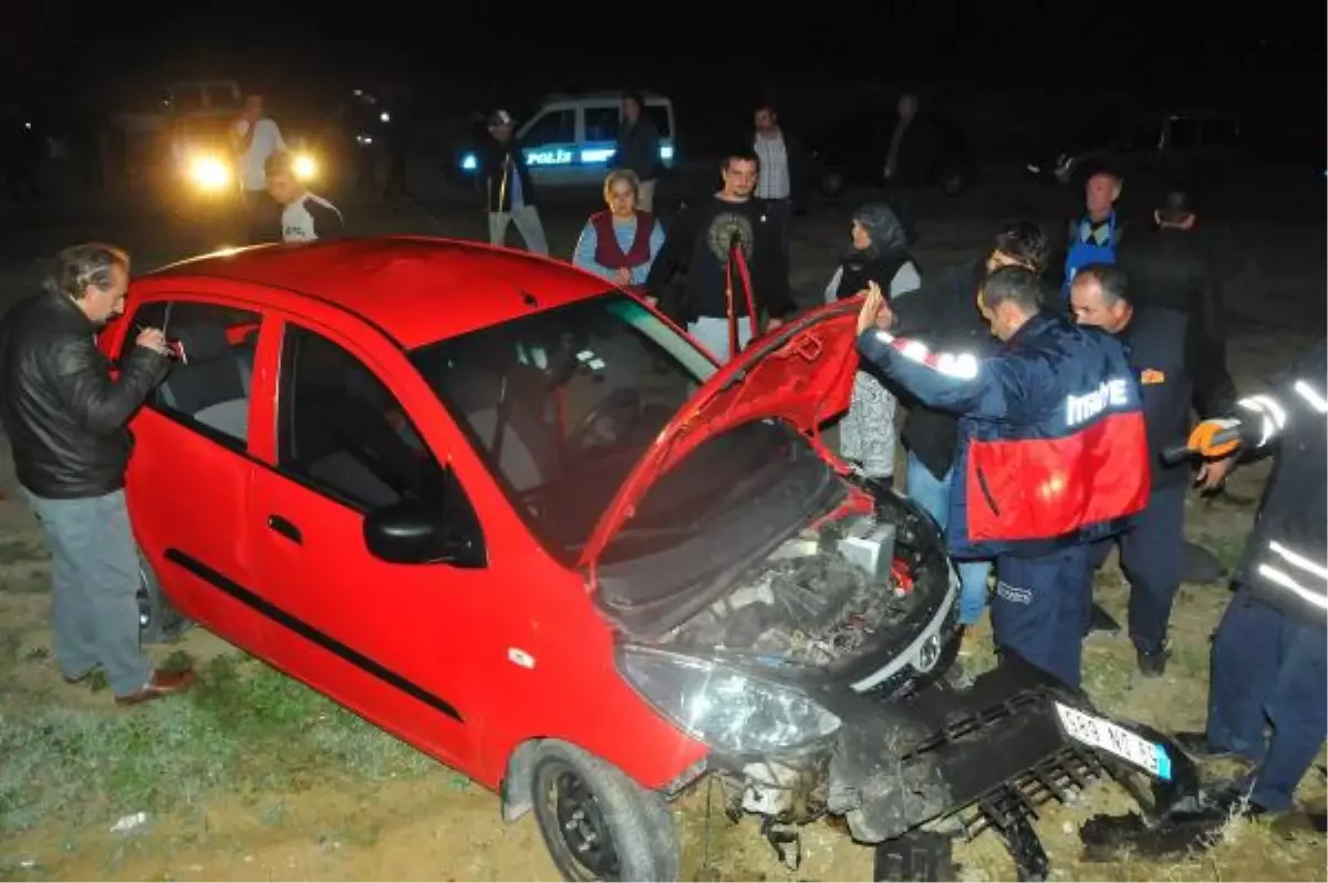 Ehliyetsiz Sürücü, Emanet Aldığı Araçla Kaza Yaptı