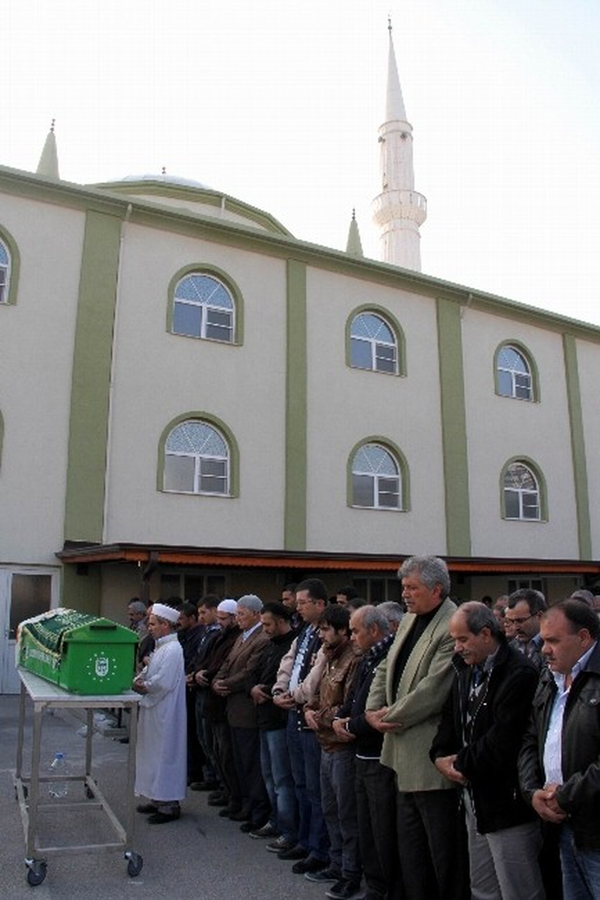 Bursa\'da Eşi Tarafından Öldürülen Kadın Toprağa Verildi