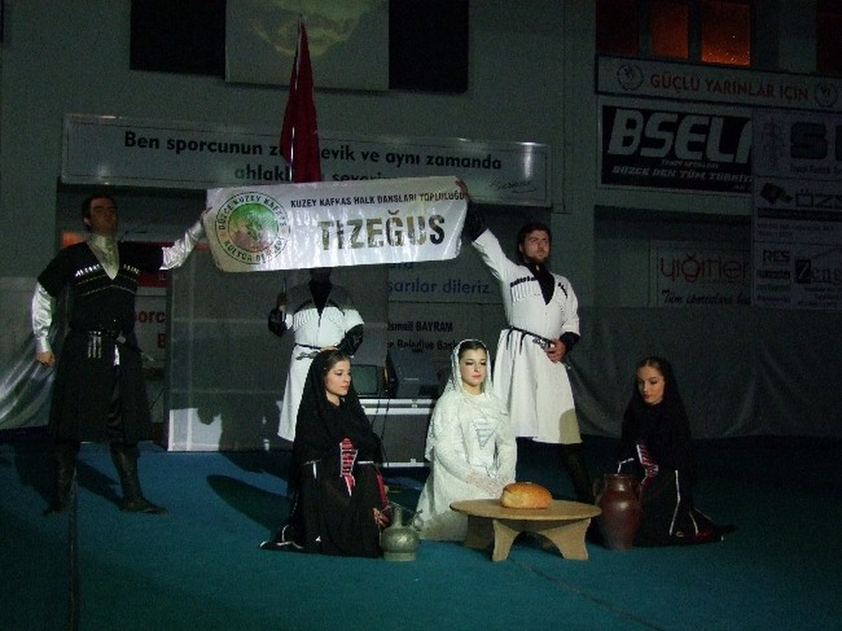 Düzce\'de Gösteriler Çok Beğenildi