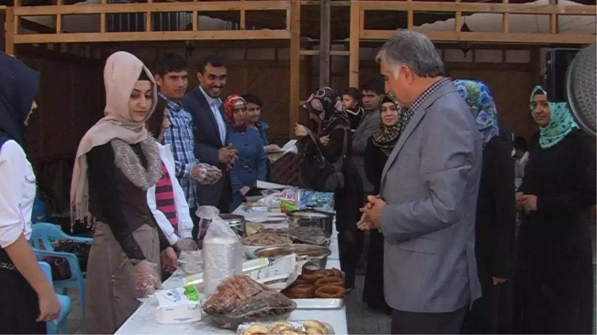 Kız Kuran Kursları Yararına Kermes Düzenlendi