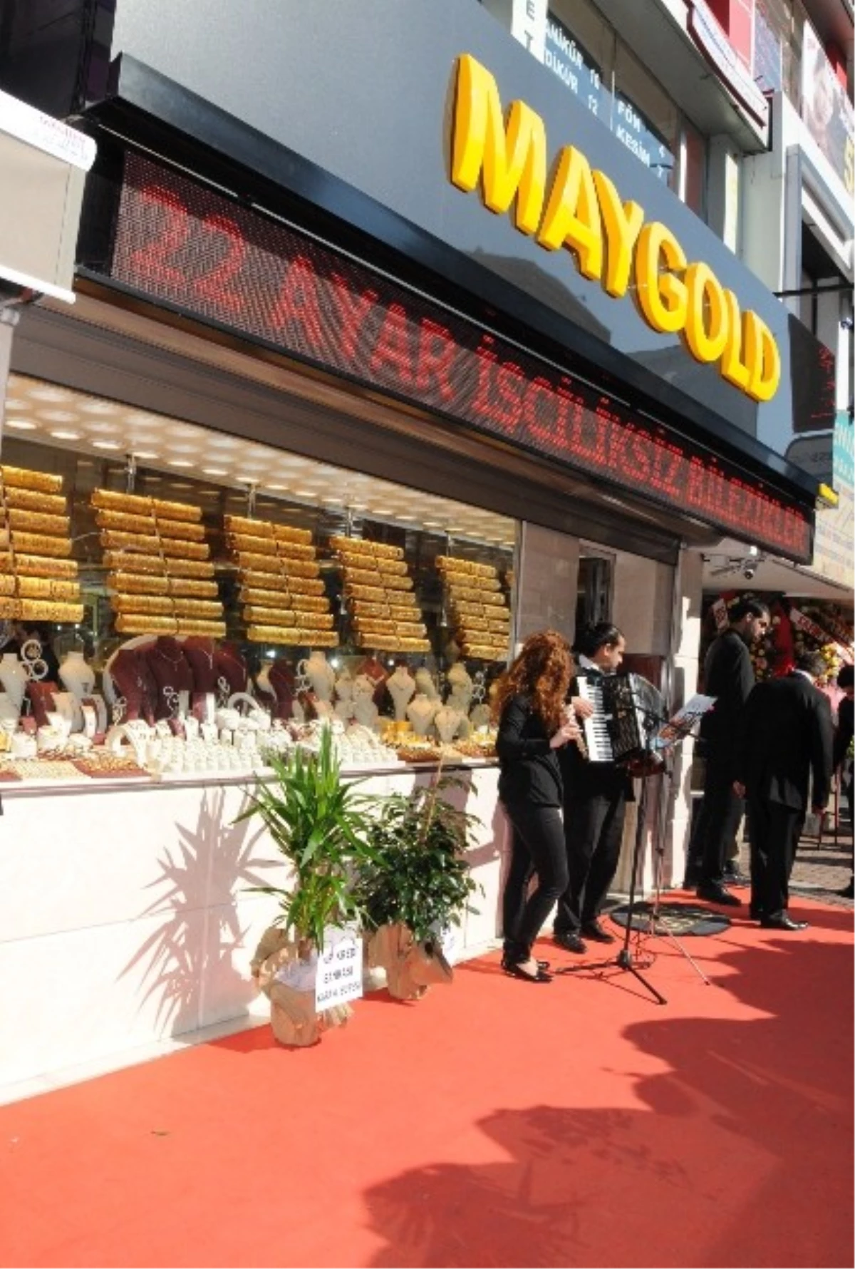 Maygold, Üçüncü Şubesini Maltepe\'de Açtı