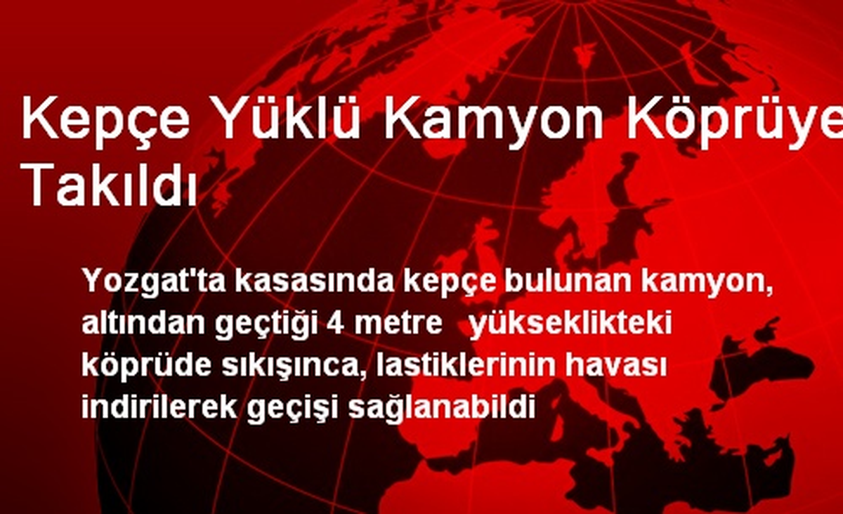 Kepçe Yüklü Kamyon Köprüye Takıldı