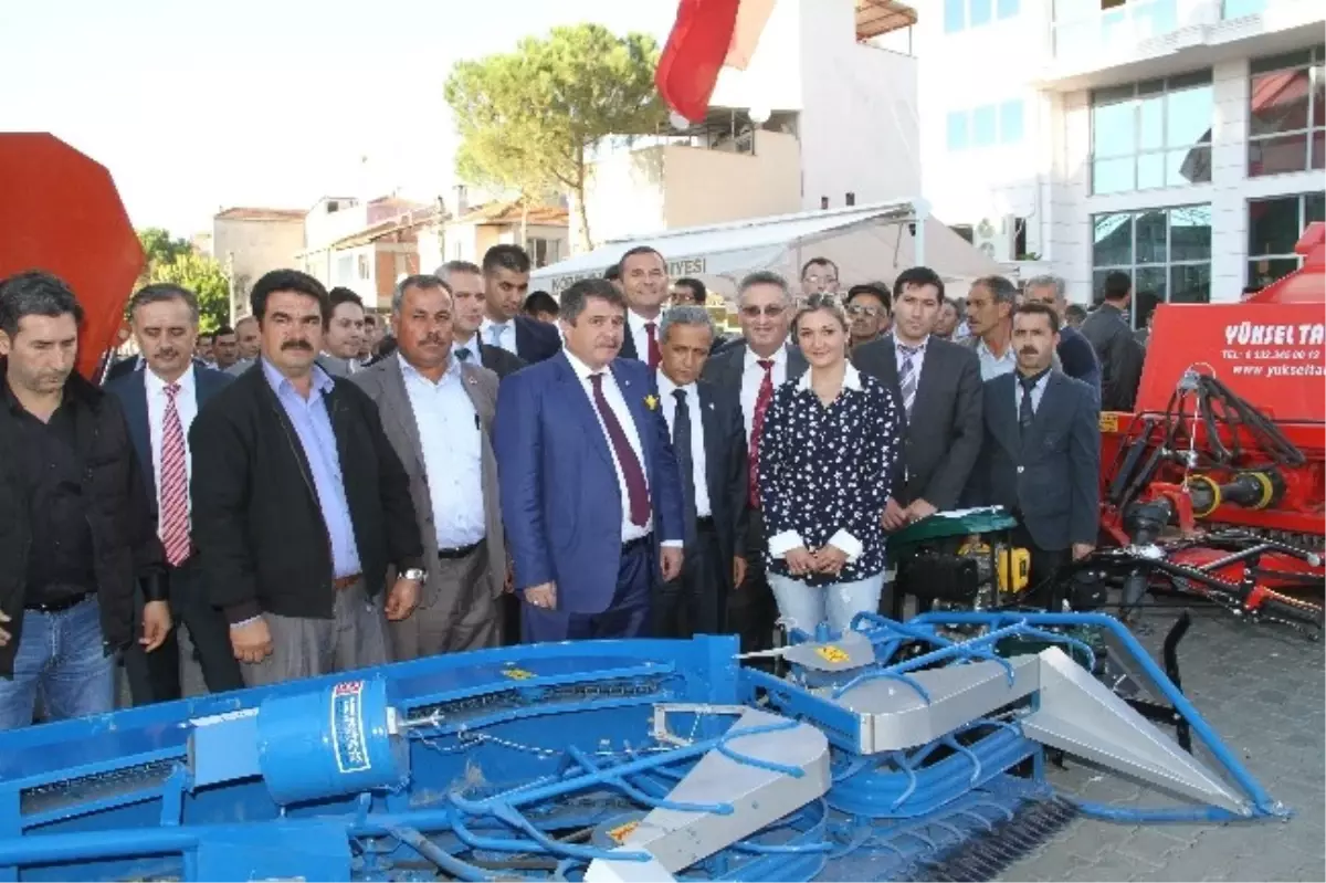 Tanrıverdi ve Yurttaş Devlet Destekli Makinaları Dağıttı