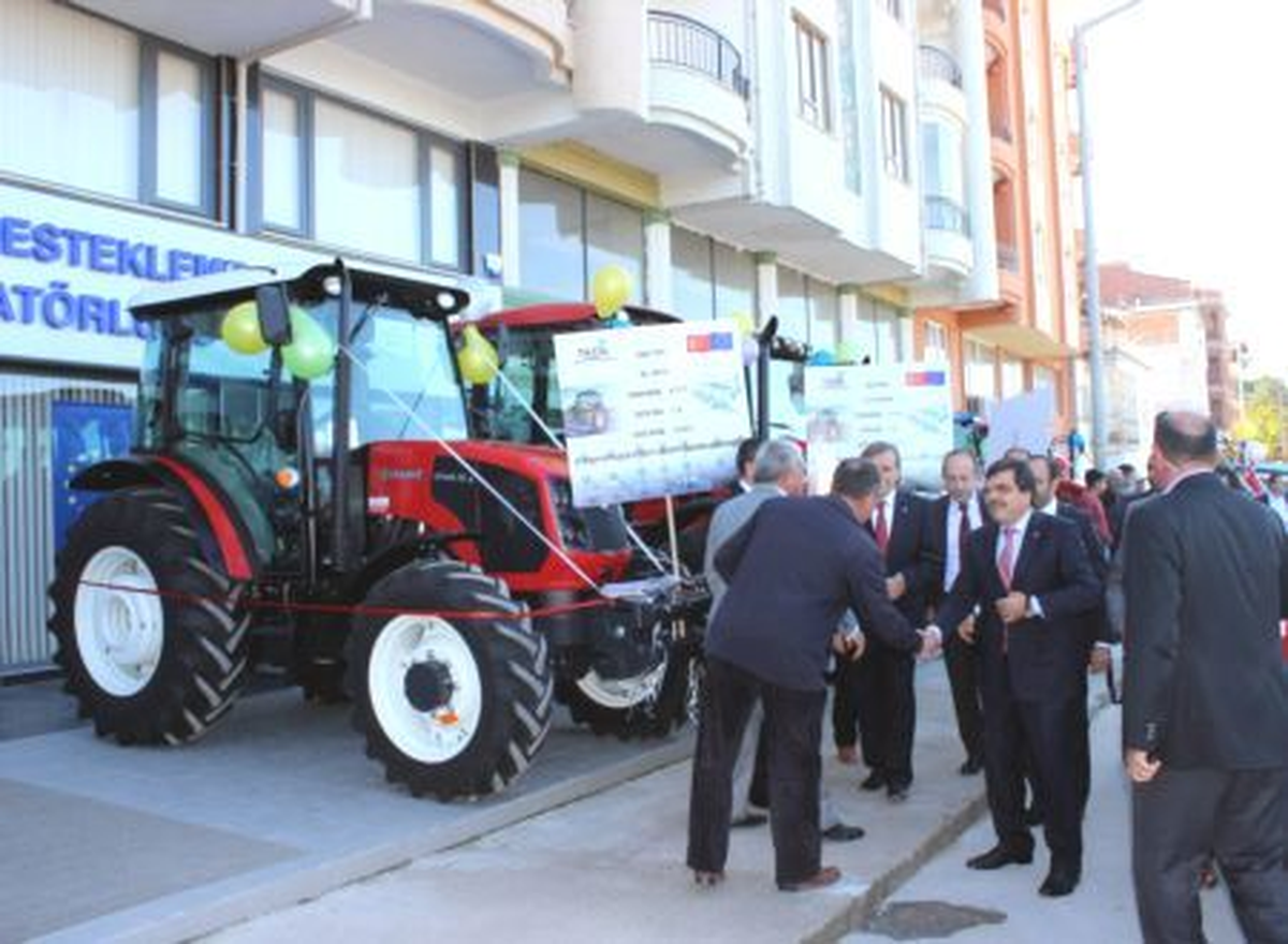 Tkdk\'dan Burdurlu Yatırımcılara Traktör ve Ekipman Desteği