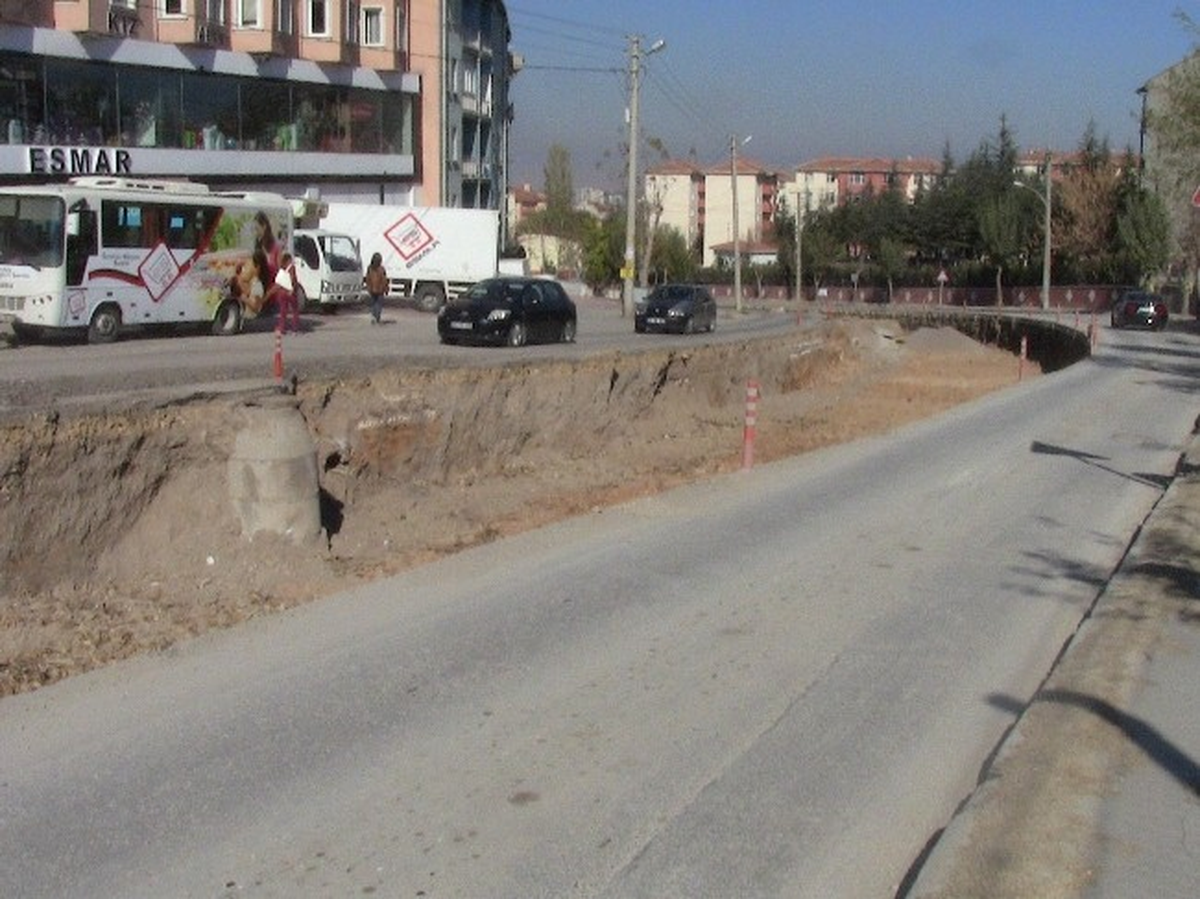 Tramvay Çalışmaları Nedeniyle Cadde 2 Metre Aşağıya İndi