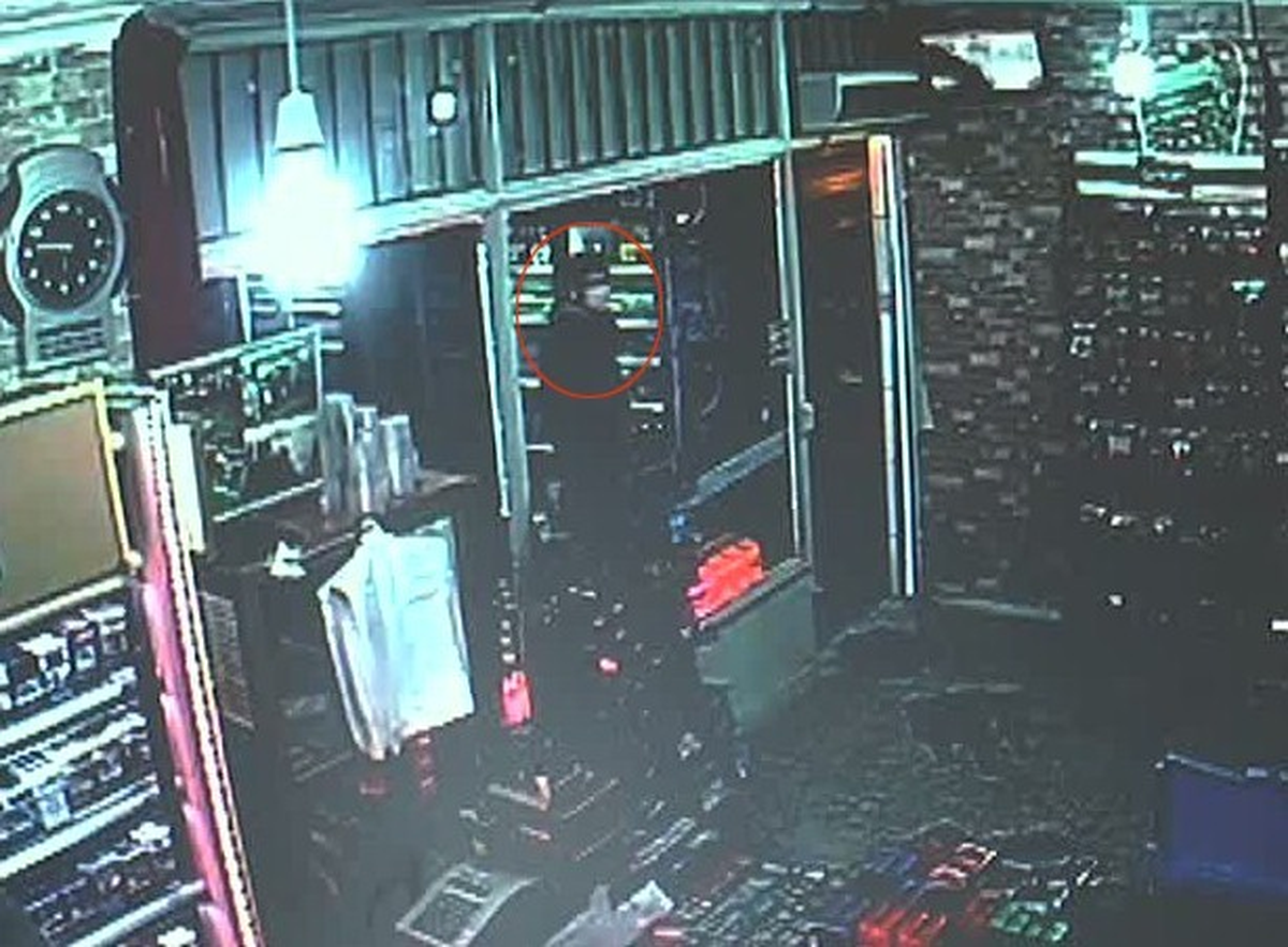 Uyuyan Market Sahibinin Başına Şişeyle Vurup Soyguna Kalkıştı