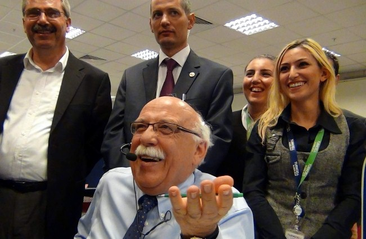 Bakan Avcı, Erciş\'te Alo 147 Çağrı Merkezi\'ni Ziyaret Etti