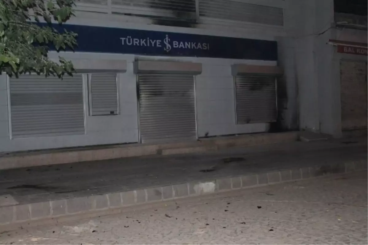 Diyarbakır\'da Bankaya Bombalı Saldırı: 1 Yaralı