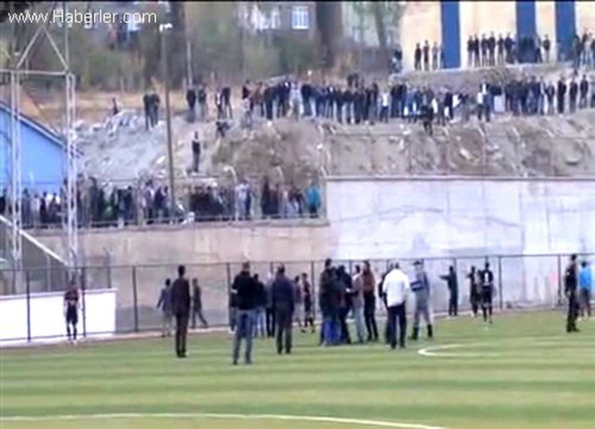 Futbol maçında gerginlik