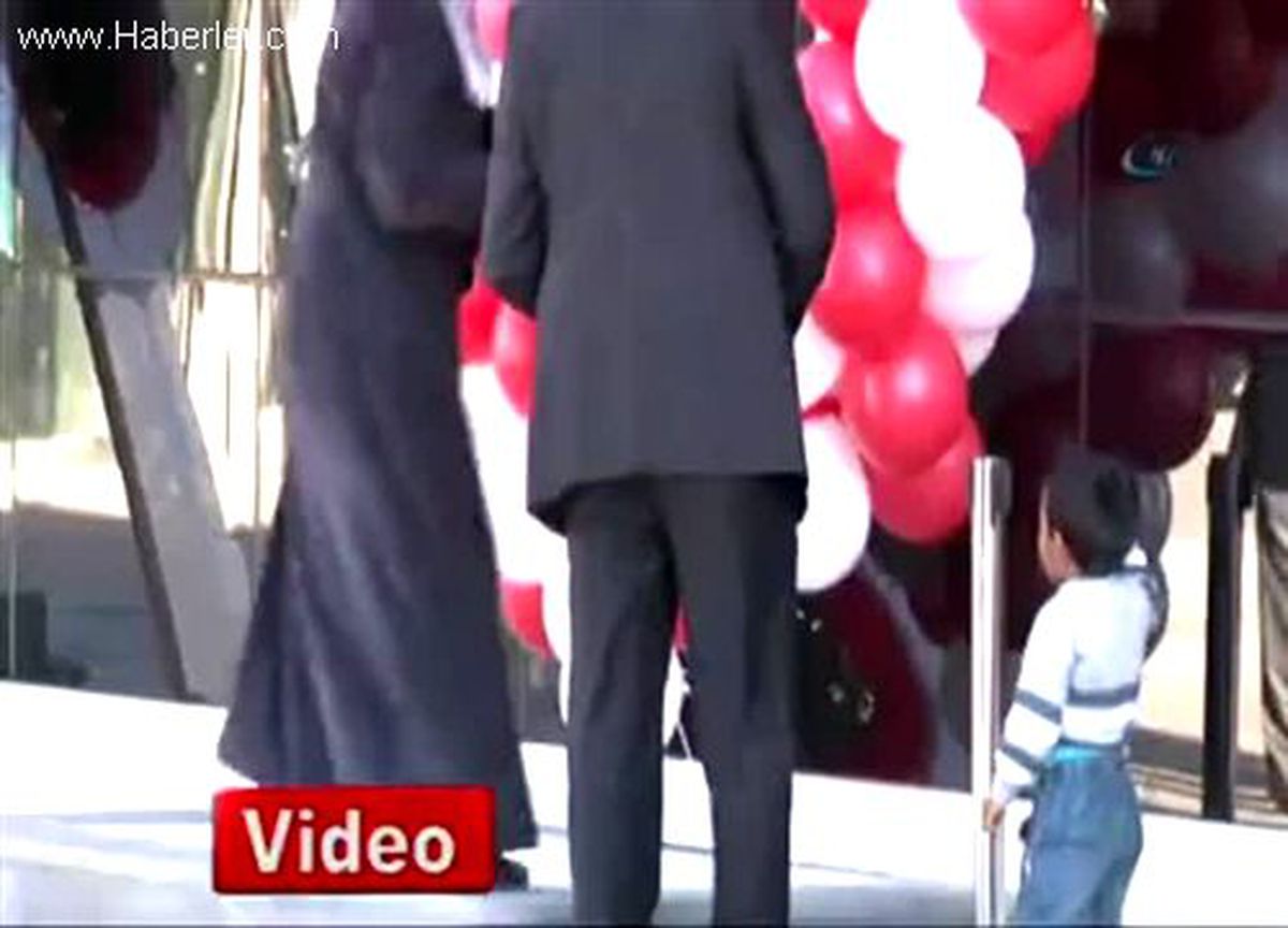 Korumaların Bakışı Arasında Balonu Kaptı