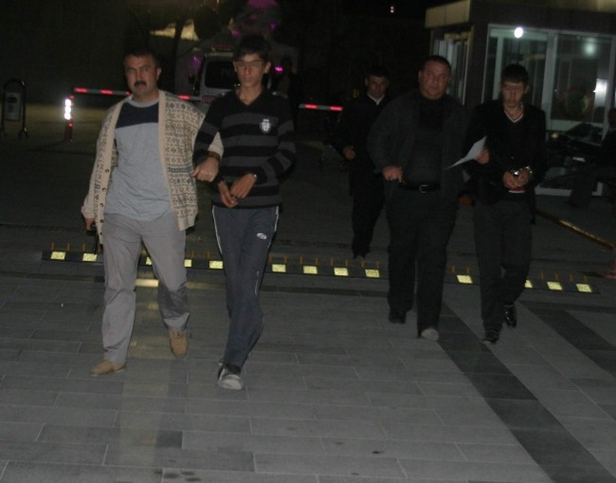 Önce Kameraya Sonra Polise Yakalandılar